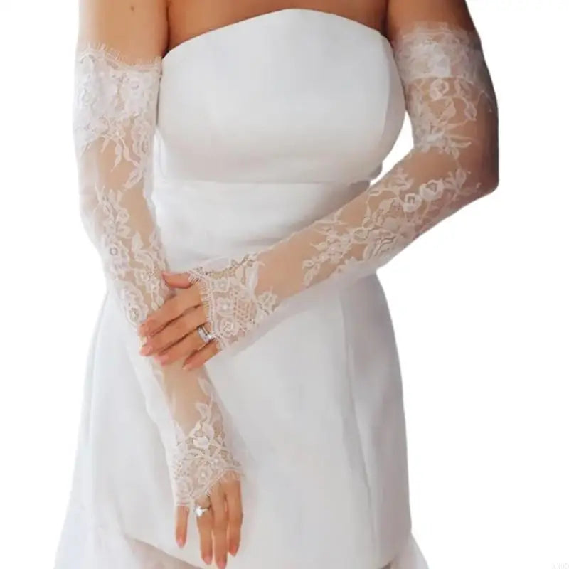 Elegant Lace Bridal Gloves